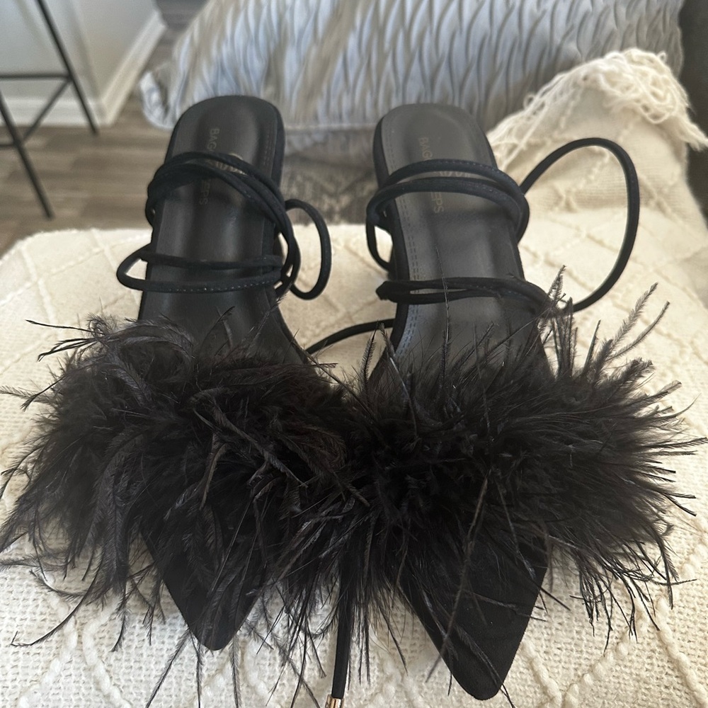Elegant Black Feathered Women's Heels